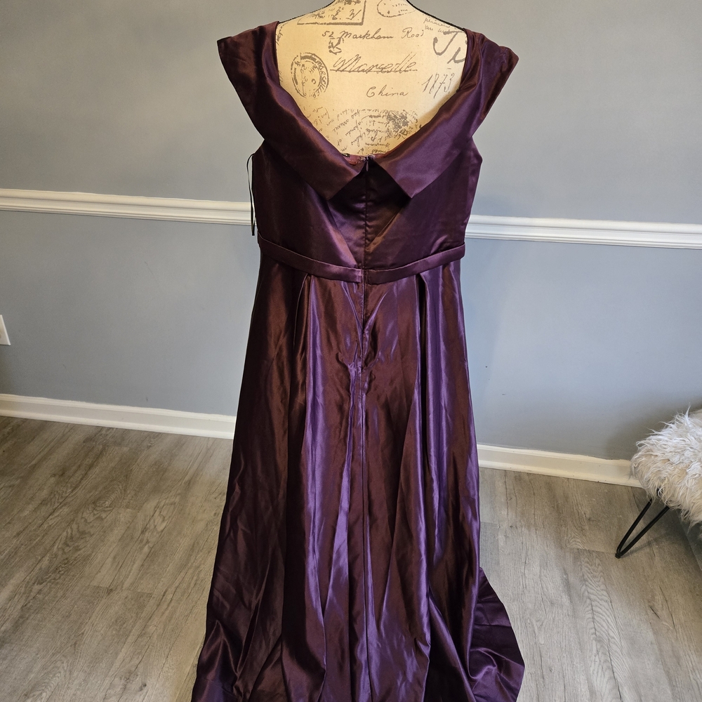 Elegant Purple Evening Gown - Picture 4 of 7